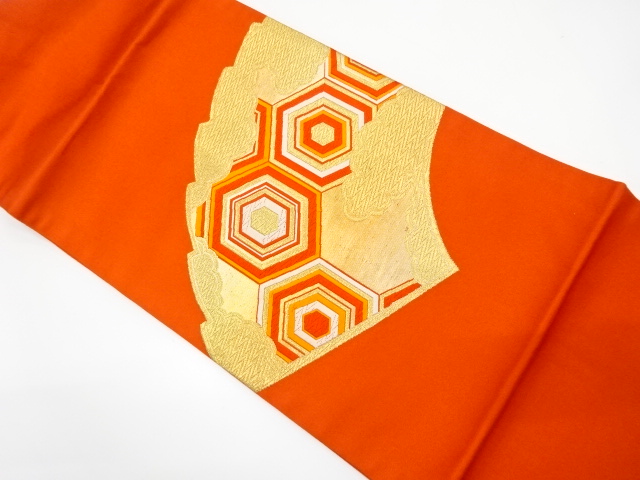 地紙に重ね亀甲模様織り出し名古屋帯